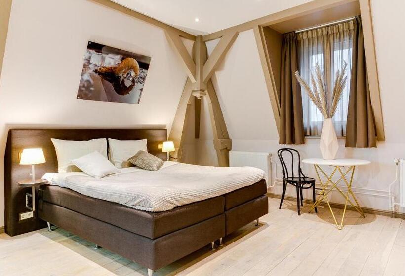 سوییت جونیور, Brasss Hotel Suites