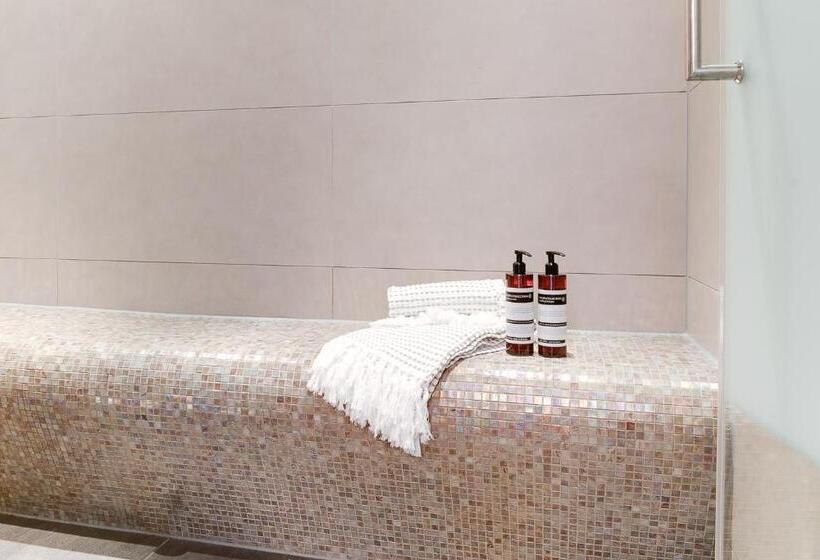 سوییت لوکس, Brasss Hotel Suites