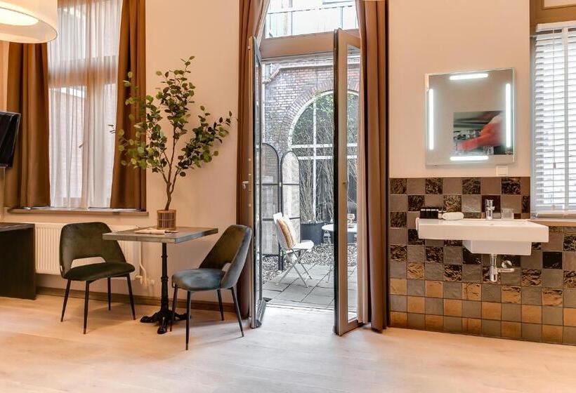 سوییت لوکس, Brasss Hotel Suites