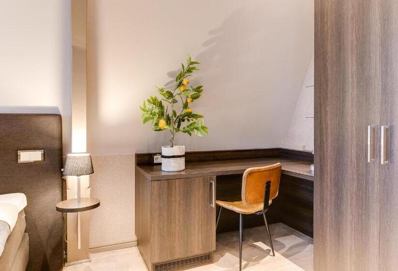 سوییت جونیور, Brasss Hotel Suites