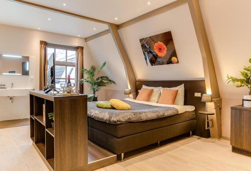 سوییت جونیور, Brasss Hotel Suites