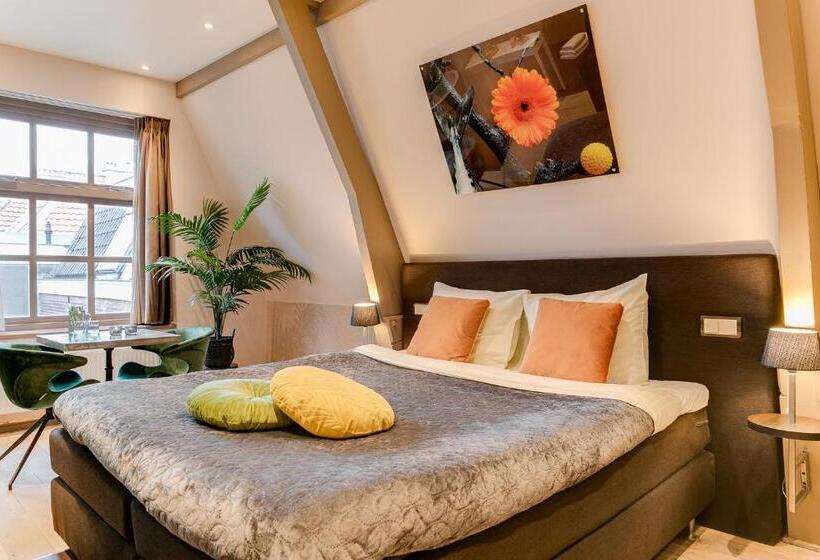 سوییت جونیور, Brasss Hotel Suites