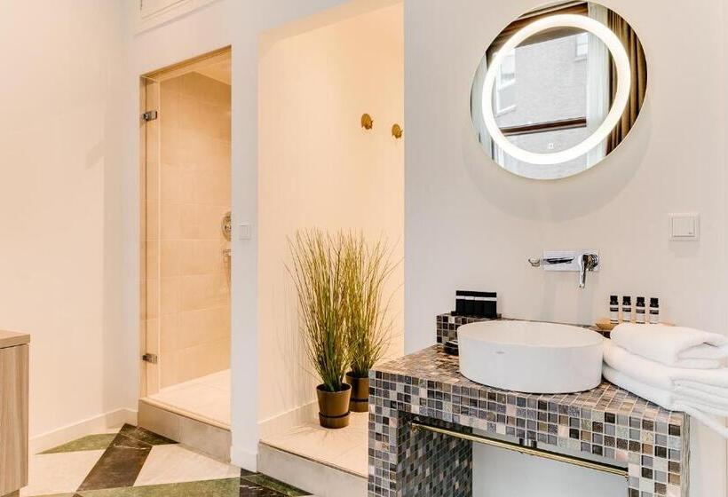 سوییت لوکس, Brasss Hotel Suites