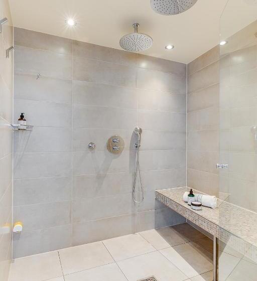 سوییت اجرایی, Brasss Hotel Suites