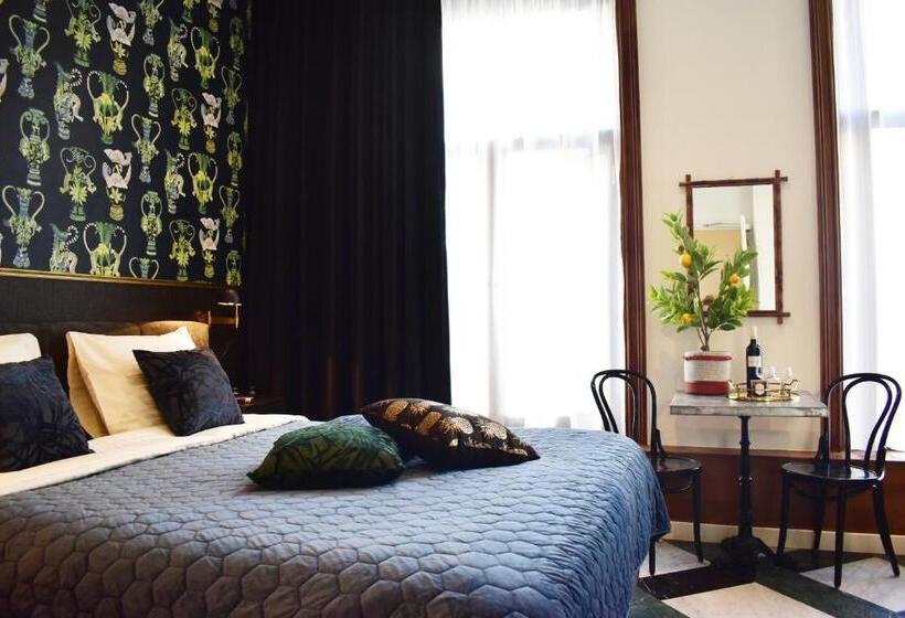 سوییت جونیور, Brasss Hotel Suites