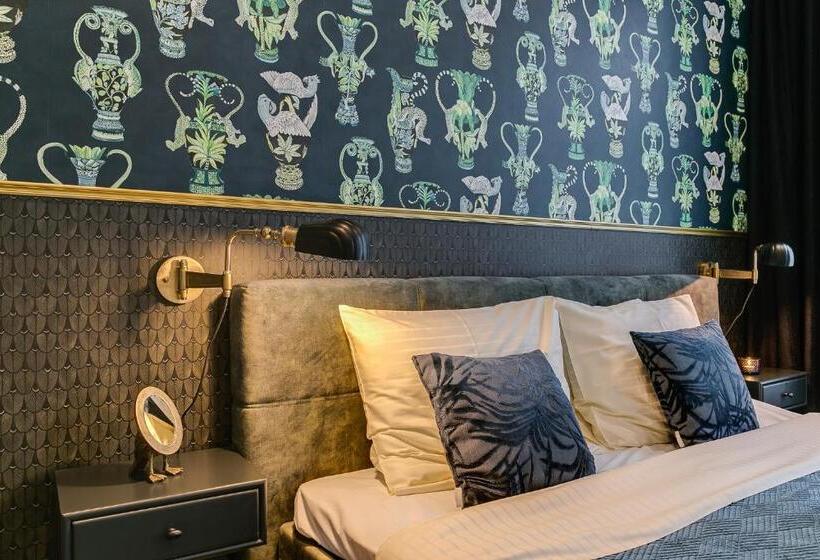 سوییت جونیور, Brasss Hotel Suites