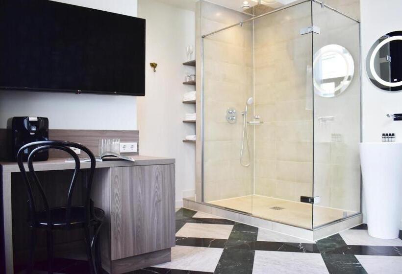 سوییت جونیور, Brasss Hotel Suites