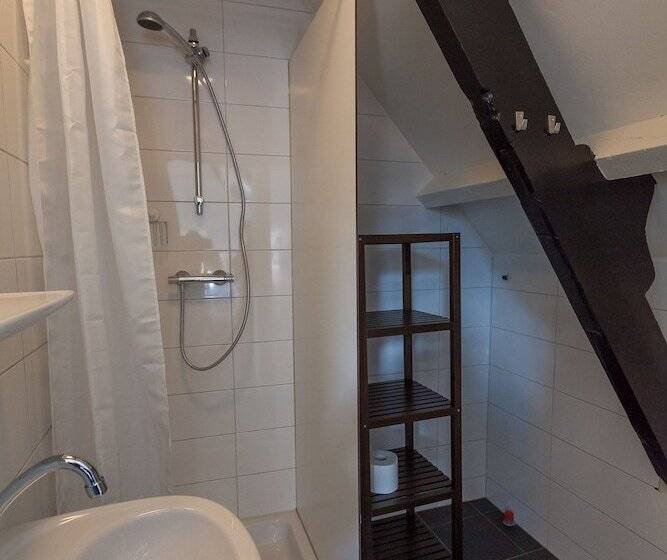 تختخواب در اتاق مشترک, Hostel Delft