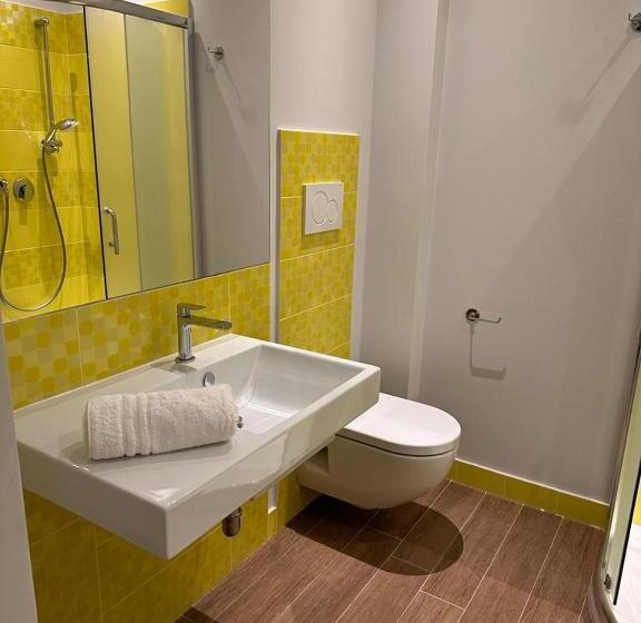 اتاق استاندارد سه نفره, Krino  Hotel Cafè