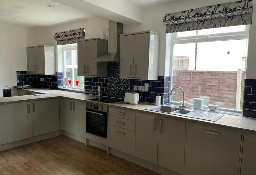اتاق لوکس, Golden Triangle Townhouse