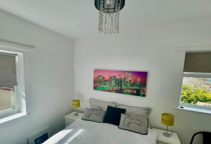اتاق استاندارد با سرویس بهداشتی مشترک, Golden Triangle Townhouse