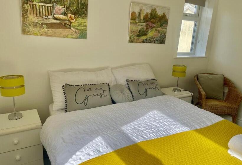 اتاق استاندارد با سرویس بهداشتی مشترک, Golden Triangle Townhouse