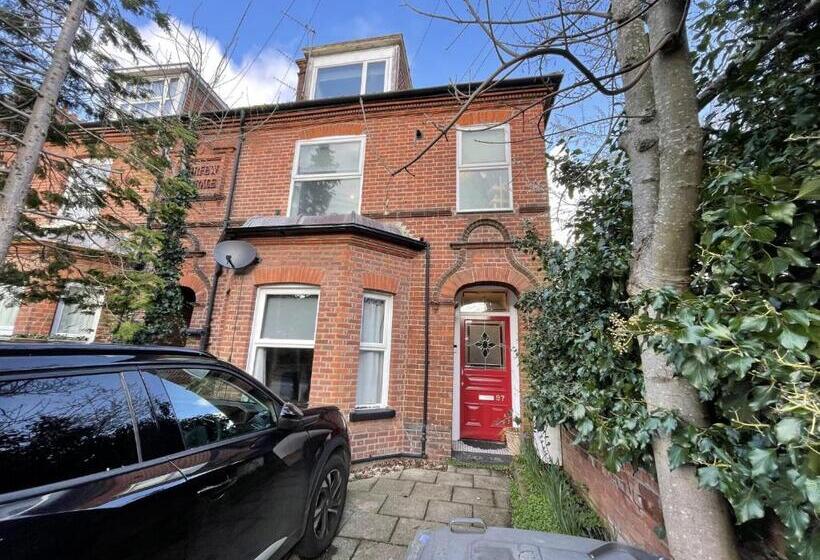 اتاق استاندارد با سرویس بهداشتی مشترک, Golden Triangle Townhouse