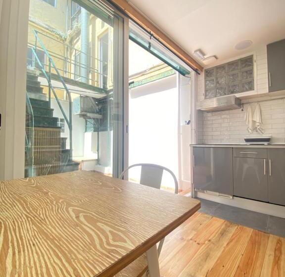 استودیوی استاندارد, Terrace House
