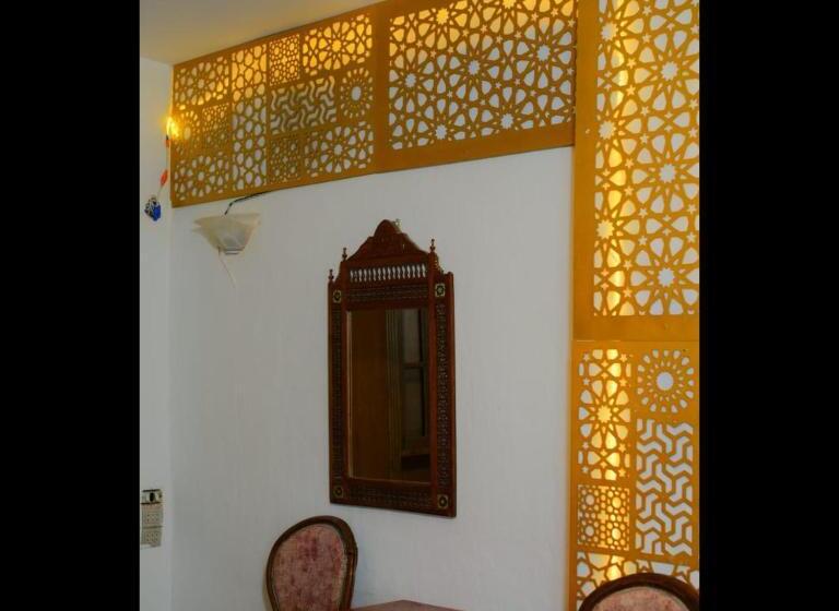 اتاق استاندارد با سرویس بهداشتی مشترک, Hoppa Guest House