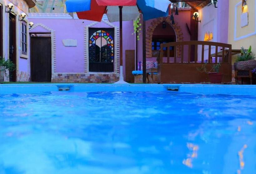اتاق استاندارد با سرویس بهداشتی مشترک, Hoppa Guest House