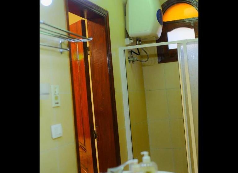 اتاق استاندارد با چشم‌انداز استخر, Hoppa Guest House