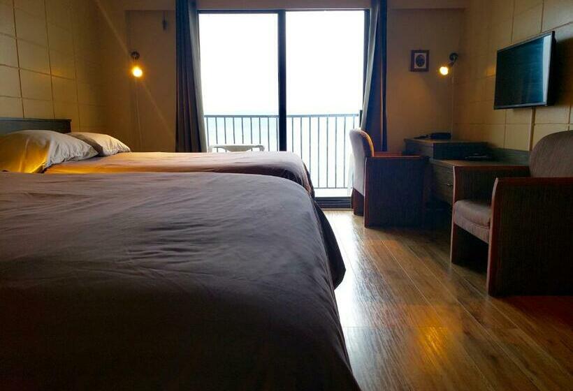 اتاق استاندارد با بالکن و چشم‌انداز دریا, Above Tide Motel