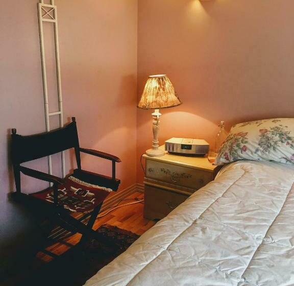 اتاق لوکس, Mediterranean Edmonton Bnb