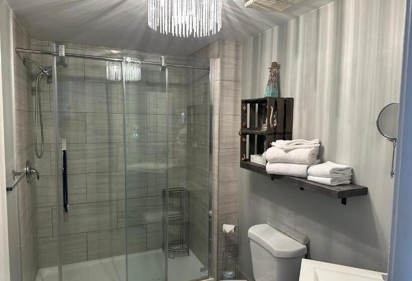 سوئیت با بالکن, Motel Le Point De Vue
