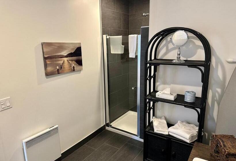 سوئیت با بالکن, Motel Le Point De Vue