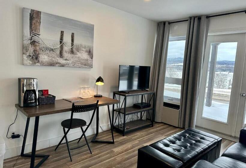 سوئیت با بالکن, Motel Le Point De Vue