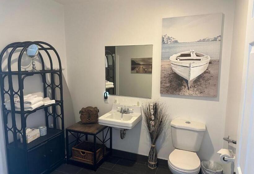 سوئیت با بالکن, Motel Le Point De Vue