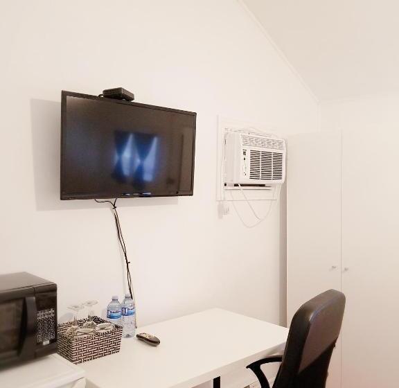اتاق عادی, Rothesay Motel