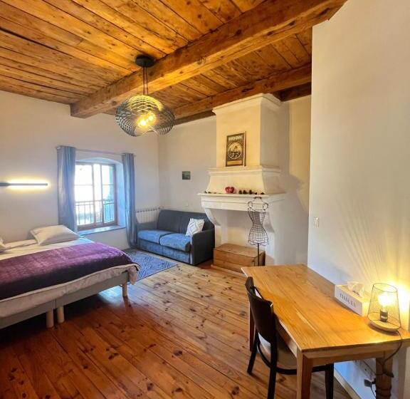 اتاق استاندارد چهار تخته, Auberge Le Glacier Bleu