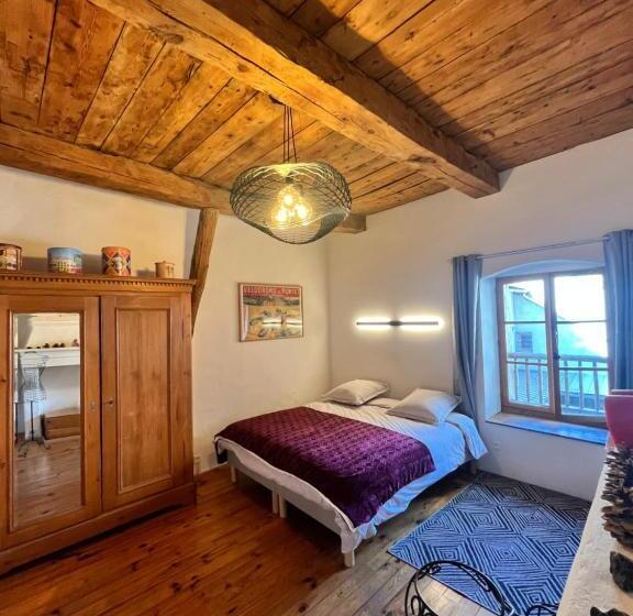 اتاق استاندارد چهار تخته, Auberge Le Glacier Bleu