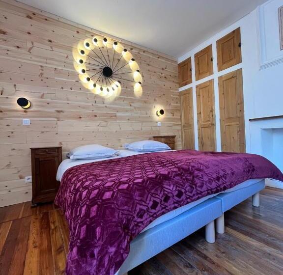 اتاق استاندارد سه نفره, Auberge Le Glacier Bleu