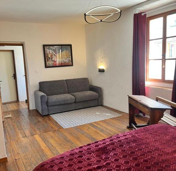 اتاق استاندارد سه نفره, Auberge Le Glacier Bleu