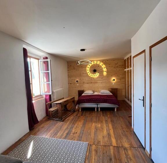 اتاق استاندارد سه نفره, Auberge Le Glacier Bleu