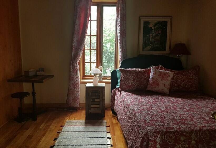 اتاق استاندارد با سرویس بهداشتی مشترک, Gite Au Vieux Pommier