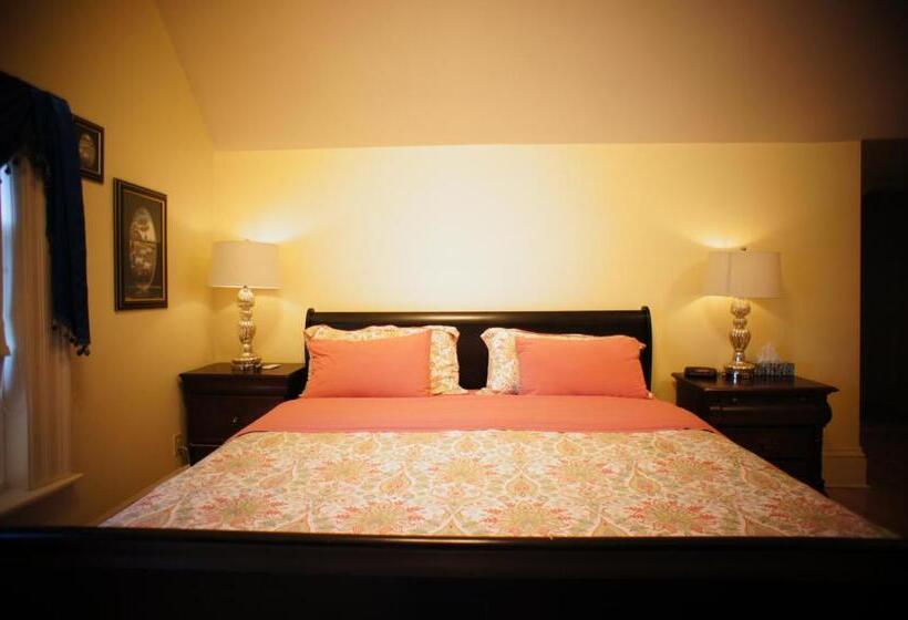 سوییت لوکس, Inn On Frederick