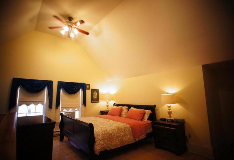 سوییت لوکس, Inn On Frederick