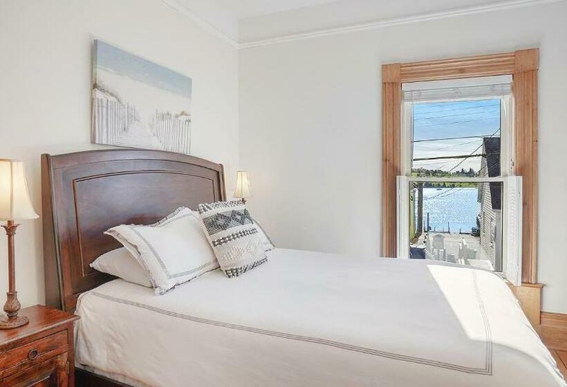 اتاق استاندارد با تخت دو نفره بزرگ, Sail Inn Lunenburg