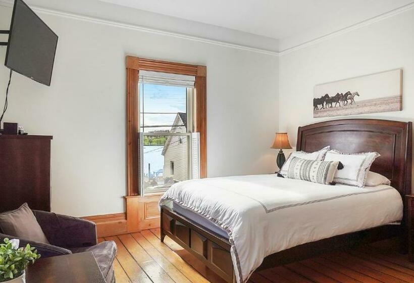 اتاق سوپریور با تخت دو نفره بزرگ, Sail Inn Lunenburg