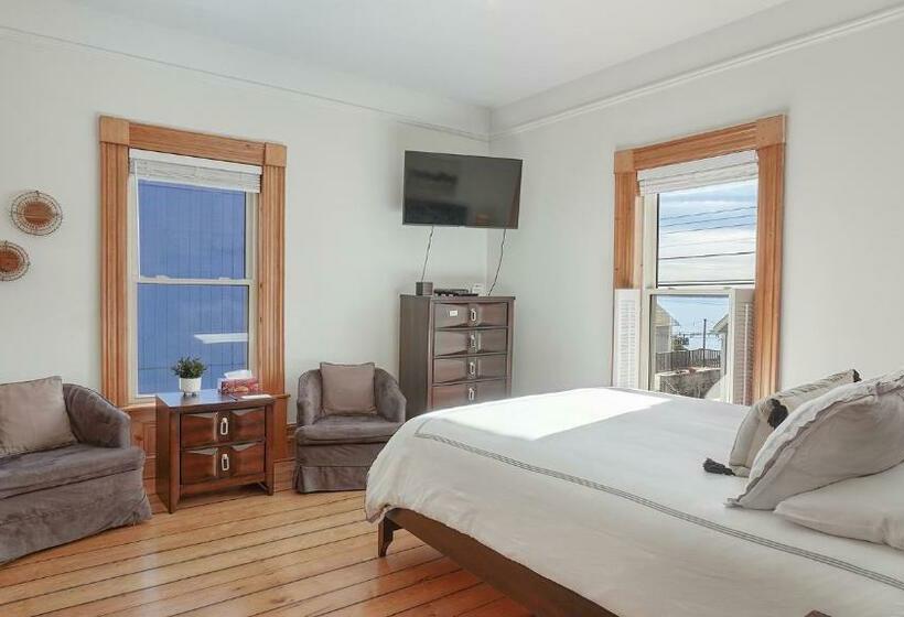 اتاق سوپریور با تخت دو نفره بزرگ, Sail Inn Lunenburg