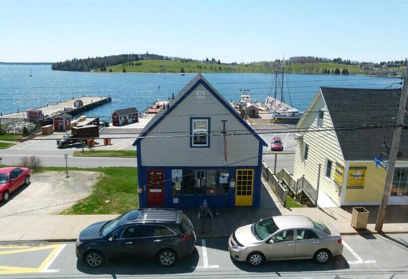اتاق سوپریور با تخت دو نفره بزرگ, Sail Inn Lunenburg