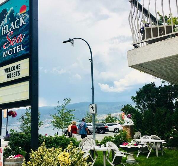 اتاق استاندارد با چشم‌انداز دریاچه, Black Sea Motel