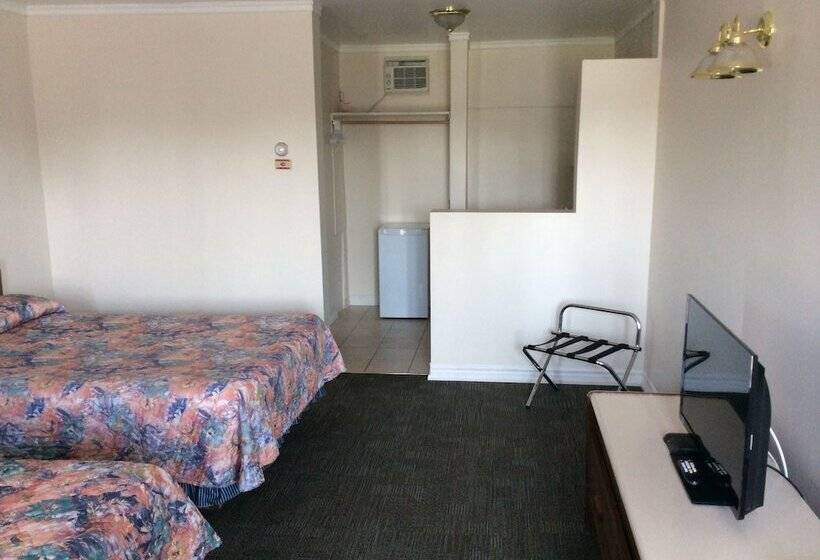 اتاق استاندارد با 2 تخت دوبل, Embassy Motel