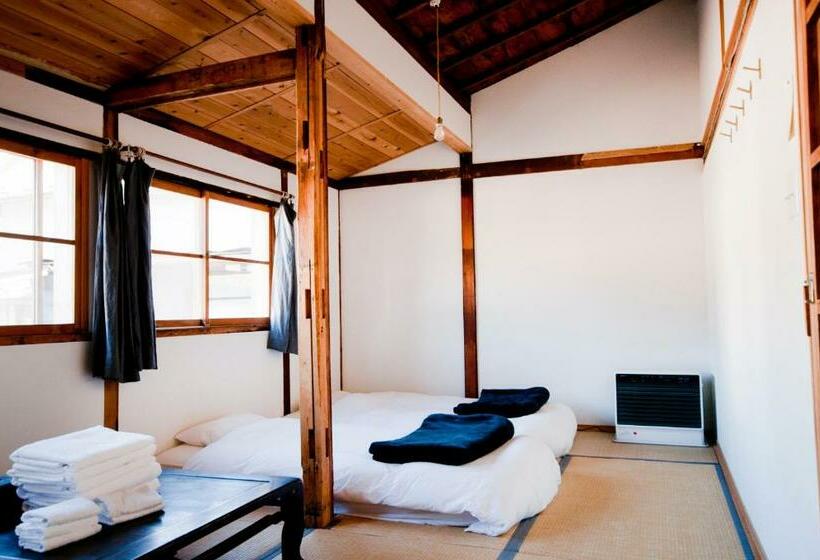 اتاق خانوادگی با سرویس بهداشتی مشترک, Hostel Saruya