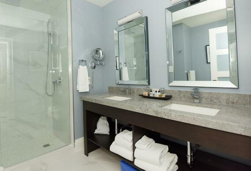 اتاق لوکس, 124 On Queen Hotel & Spa