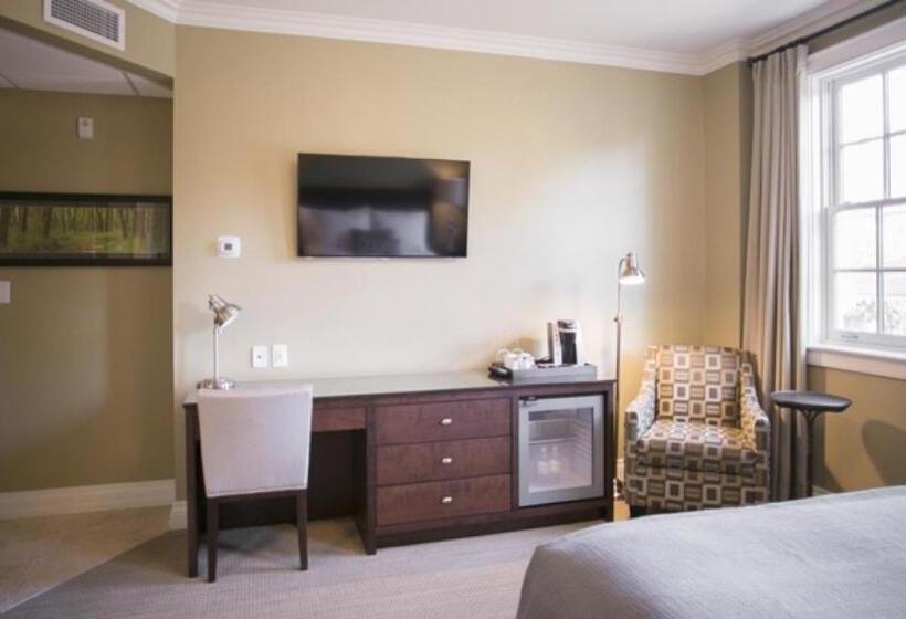 اتاق لوکس, 124 On Queen Hotel & Spa