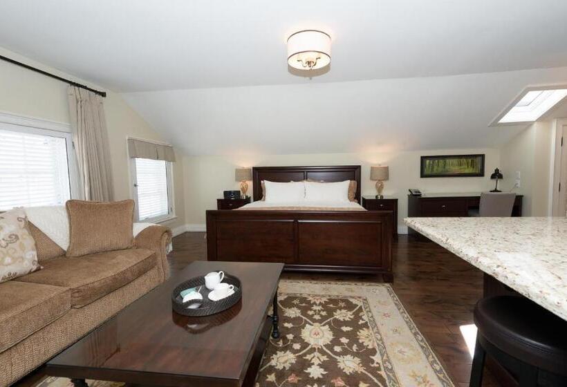 استودیوی استاندارد, 124 On Queen Hotel & Spa