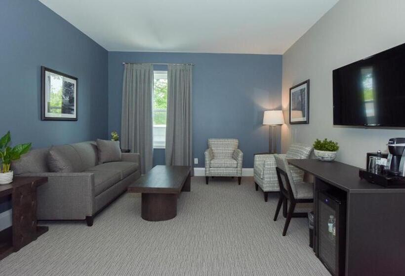 استودیوی استاندارد, 124 On Queen Hotel & Spa