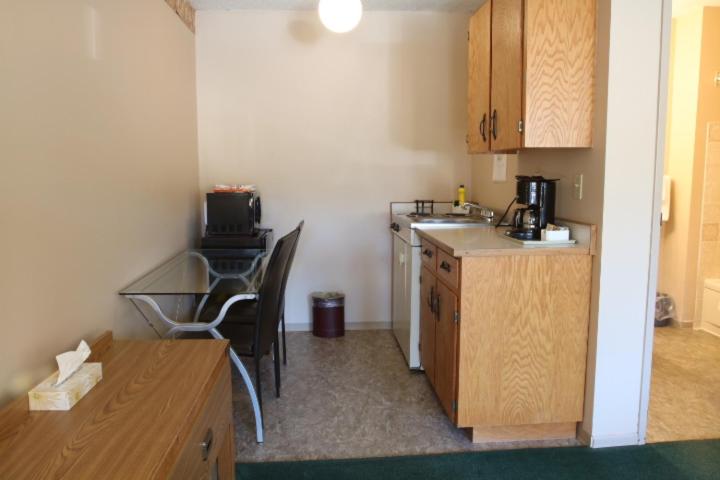 اتاق لوکس, Skylite Motel