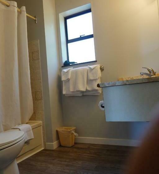 اتاق استاندارد, Skylite Motel