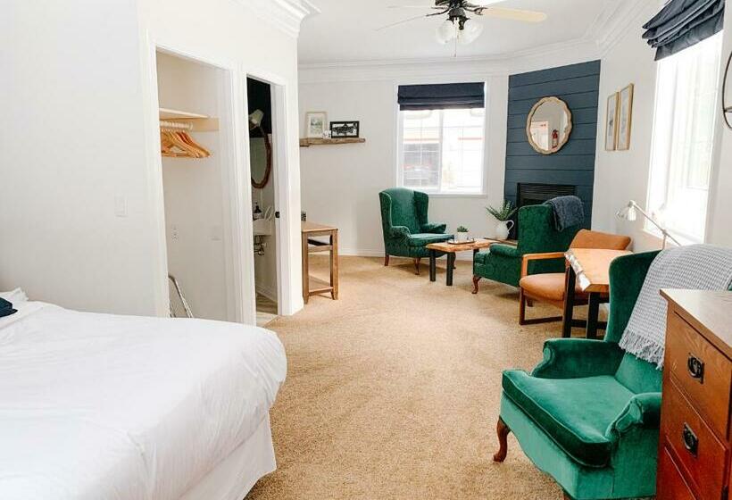 اتاق لوکس با تخت بزرگ, The Inn At The Ninth Hole Bed & Breakfast